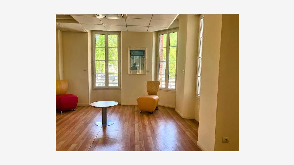 A louer bureaux meublés 293m² en parfait état Foix