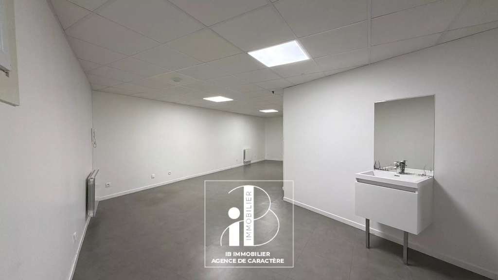 A louer local 47m² espace Lagorsse Fontainebleau