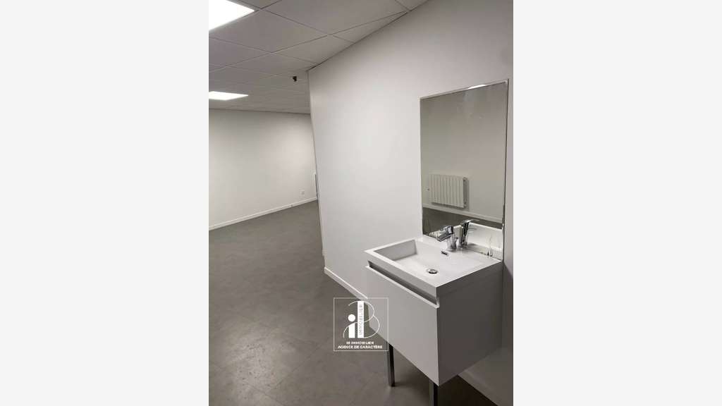 A louer local 47m² espace Lagorsse Fontainebleau