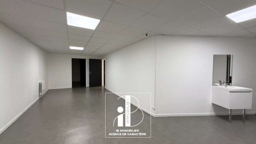 A louer local 47m² espace Lagorsse Fontainebleau