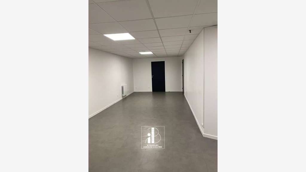 A louer local 47m² espace Lagorsse Fontainebleau