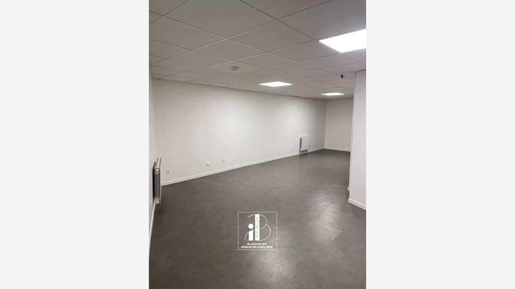 A louer local 47m² espace Lagorsse Fontainebleau