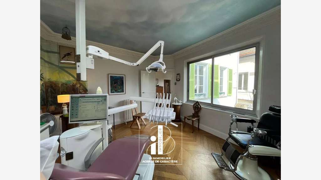 Bureaux de 86m² à louer Fontainebleau rue grande