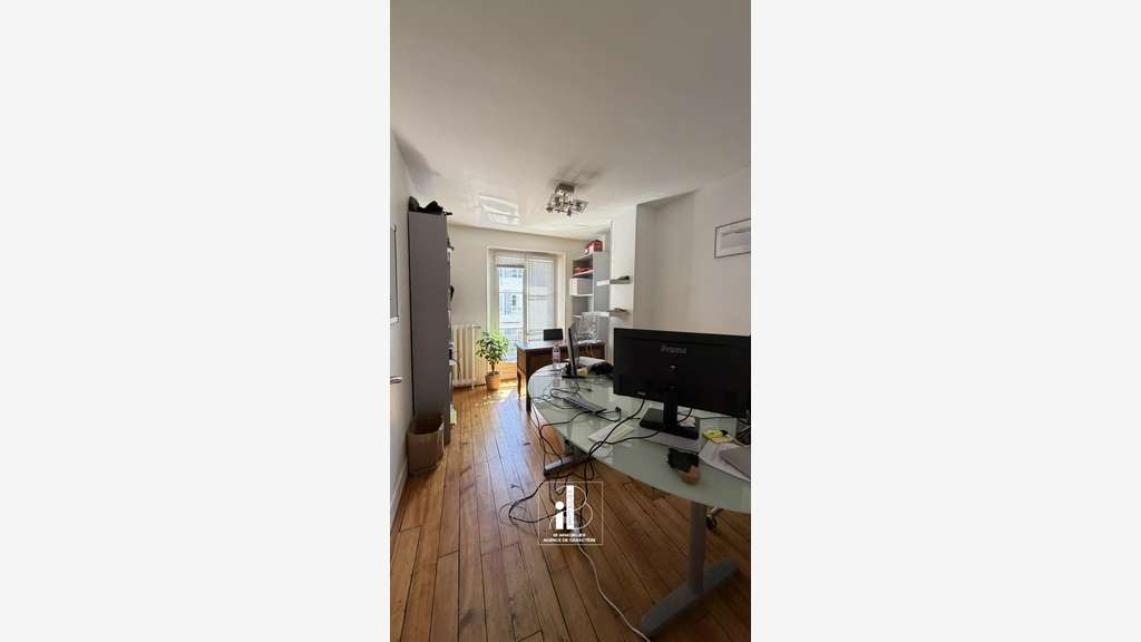 Immeuble de bureaux 172m² à louer à Fontainebleau