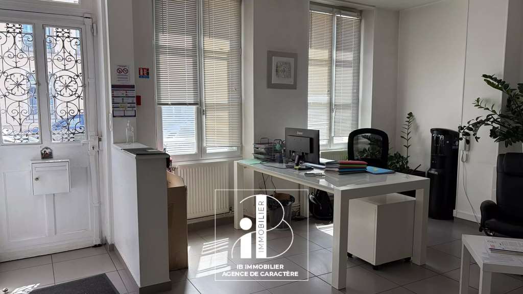 Immeuble de bureaux 172m² à louer à Fontainebleau