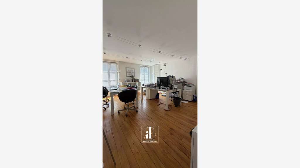 Immeuble de bureaux 172m² à louer à Fontainebleau