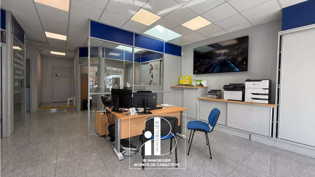 Bureaux de 100m² à louer Fontainebleau rue Grande