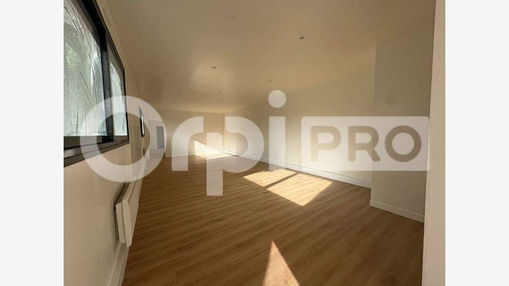 Bureaux rénovés de 90m² à louer Fontenay-Trésigny