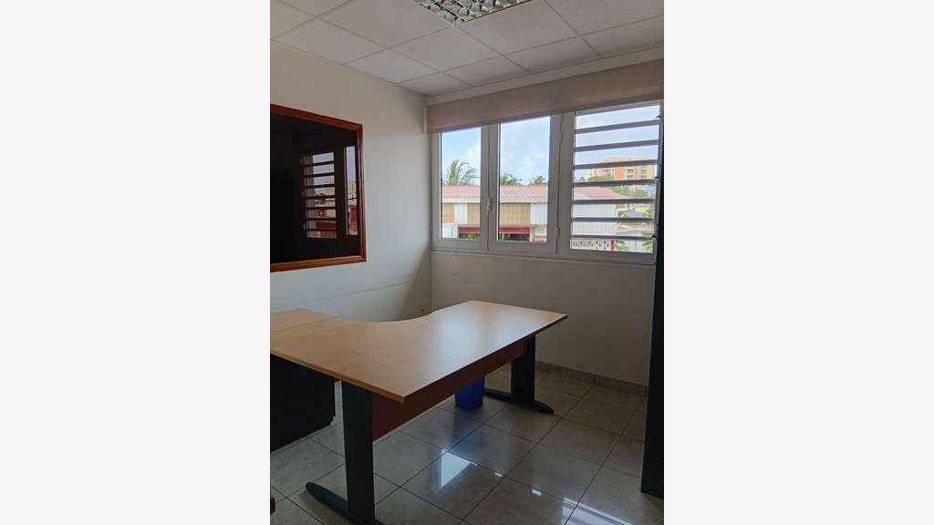 A louer plateau bureaux 110m² à Fort-de-France