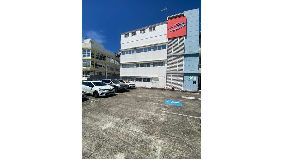 A louer local professionnel 70m² Étang Z'abricot