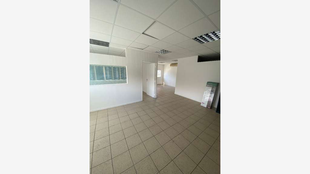 A louer local professionnel 70m² Étang Z'abricot