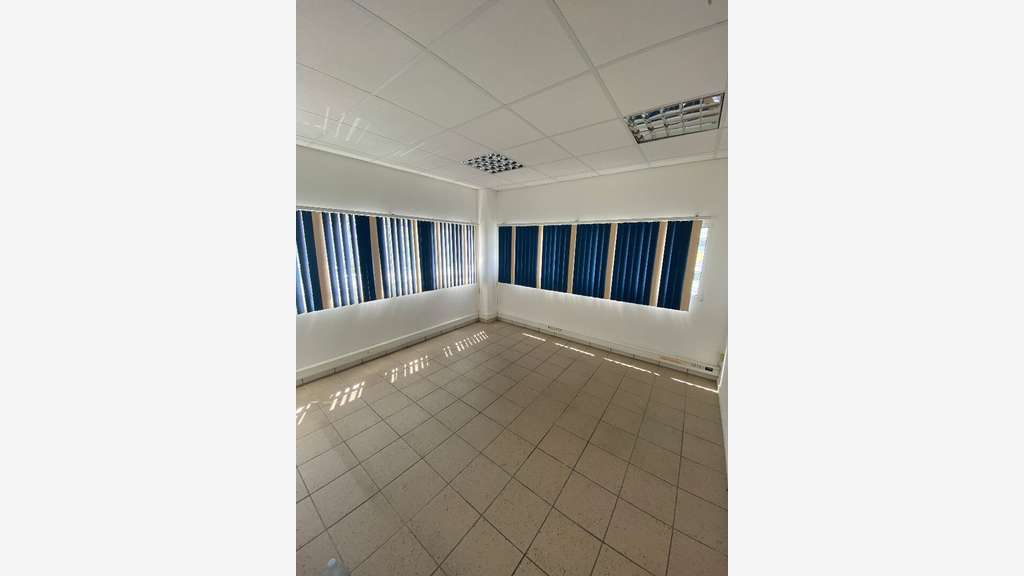 A louer local professionnel 70m² Étang Z'abricot