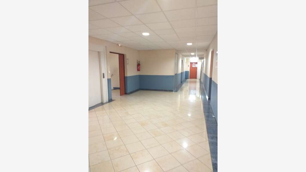 A louer plateau bureaux 159m² ZFU Dillon Stade