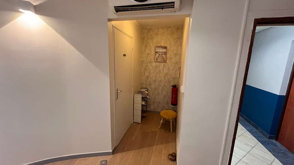 Loue local pro polyvalent 159m² à Fort de France