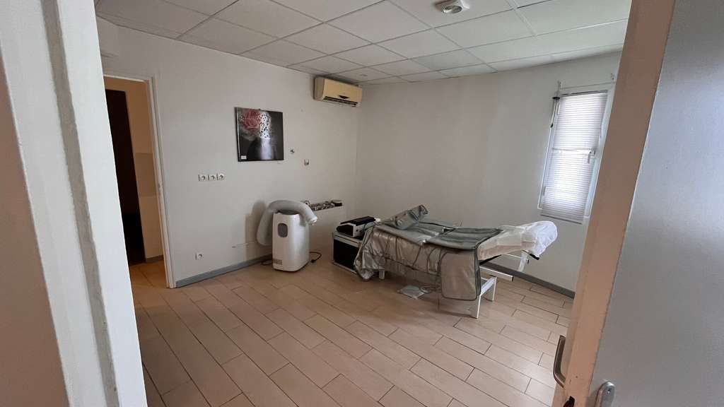 Loue local pro polyvalent 159m² à Fort de France