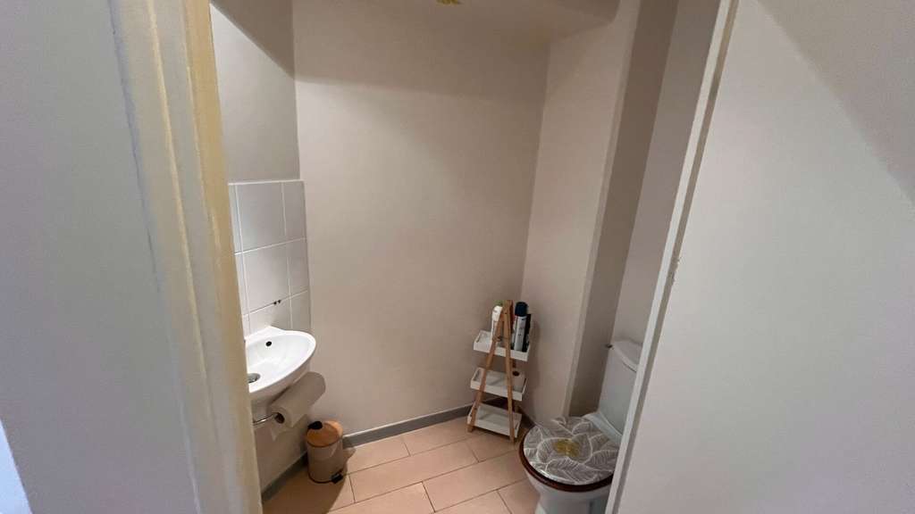 Loue local pro polyvalent 159m² à Fort de France