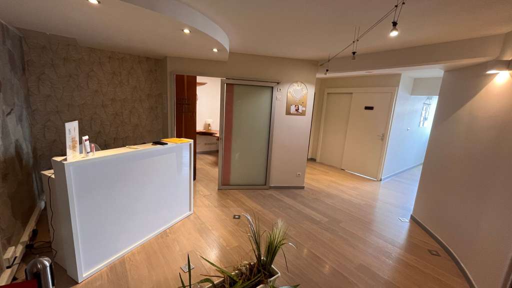 Loue local pro polyvalent 159m² à Fort de France