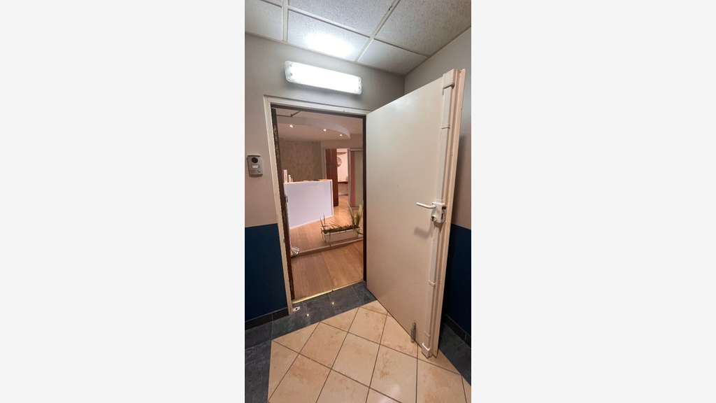 Loue local pro polyvalent 159m² à Fort de France