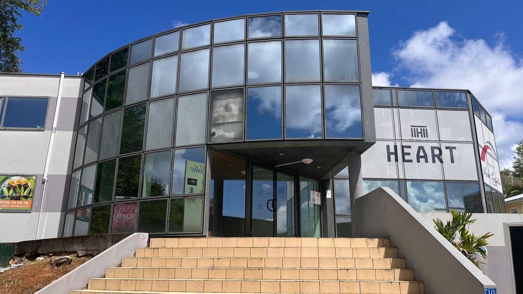A louer bureau 46m² ZFU de Dillon Stade