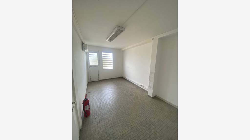 A louer bureaux de 250m² accès PMR Fort de France