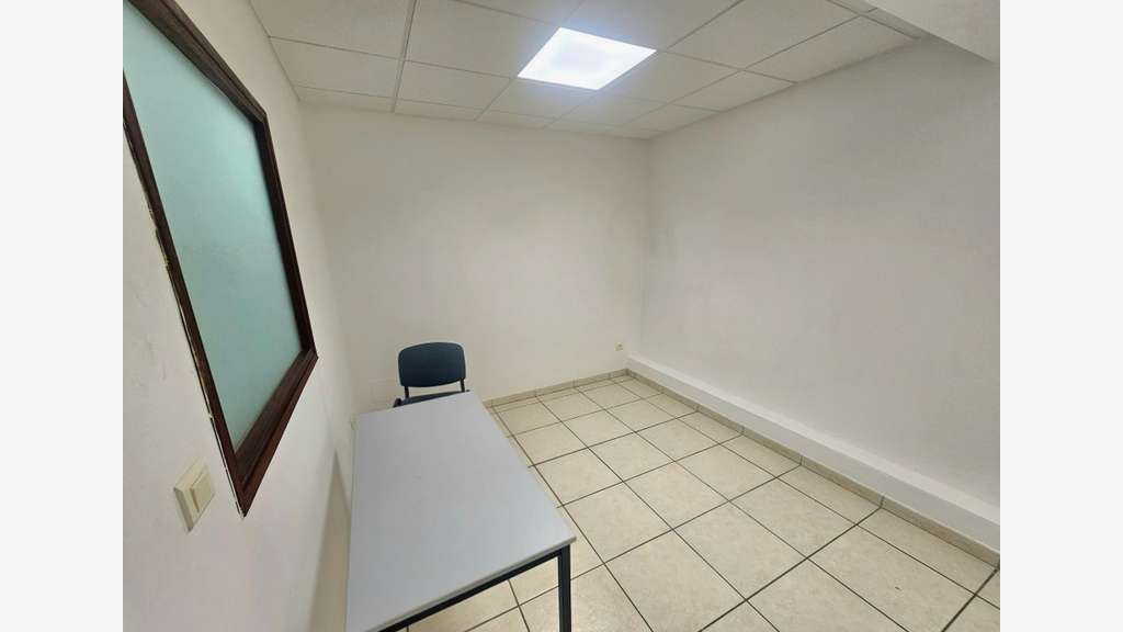 A louer local professionnel, bureau 10m² ZFU, FDF