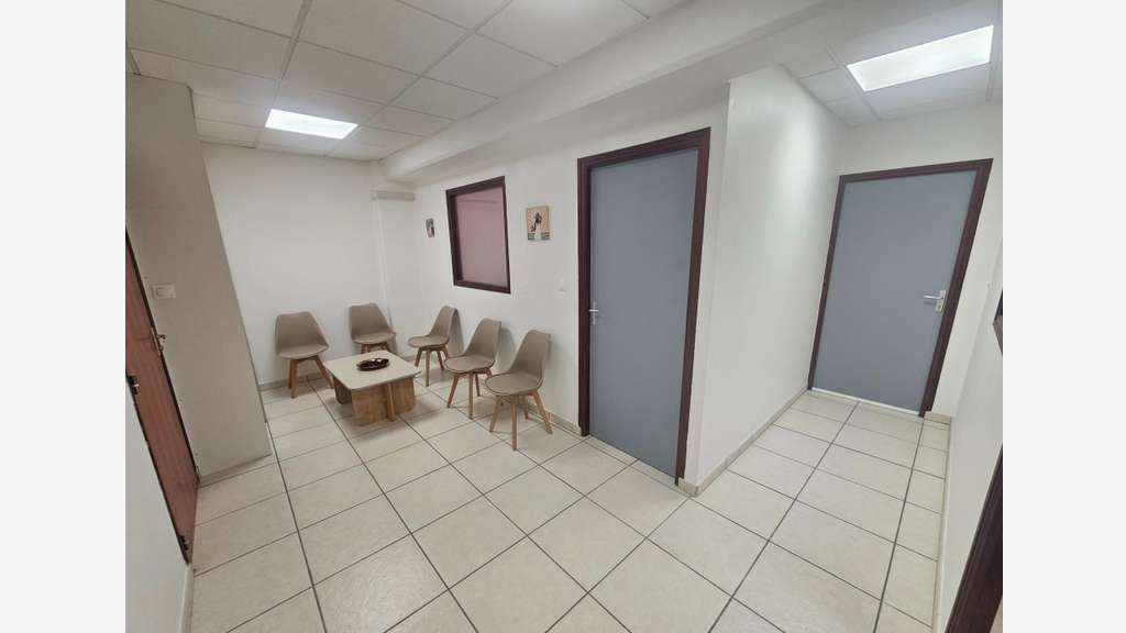 A louer local professionnel, bureau 10m² ZFU, FDF