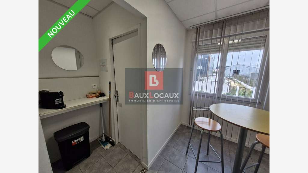 Bureaux lumineux à louer ZI de Valampe à Fos/Mer