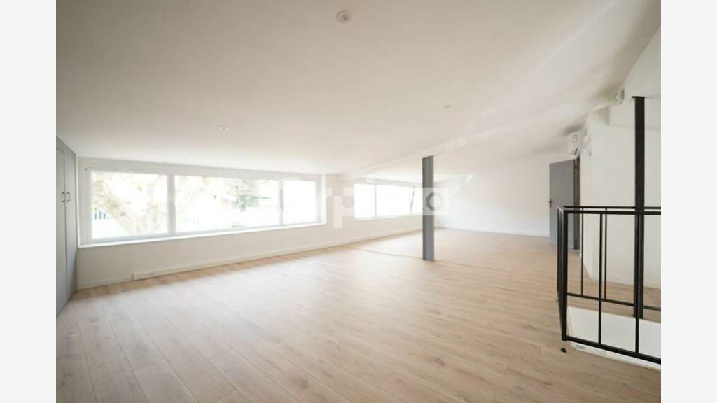 Bureaux à louer 135m² à Francheville