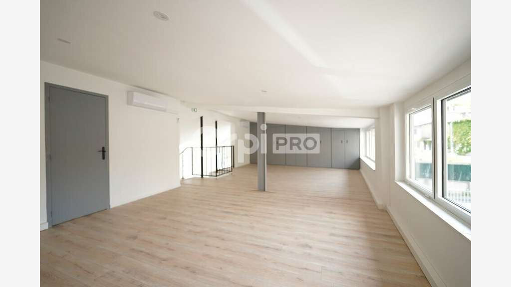 Bureaux à louer 135m² à Francheville
