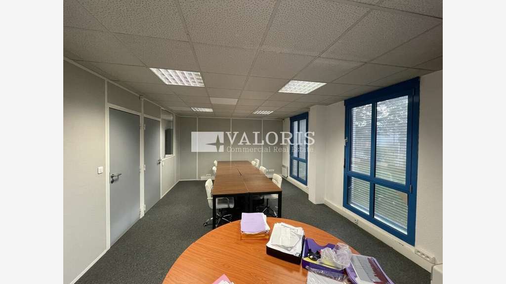 Bureaux 157m² RDC à louer à Francheville