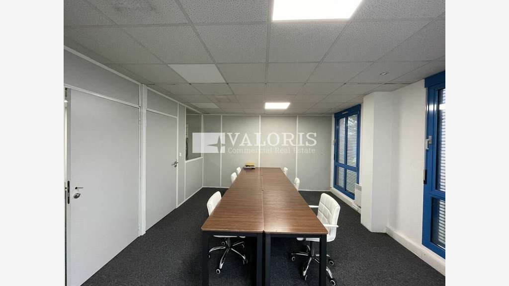 Bureaux 157m² RDC à louer à Francheville