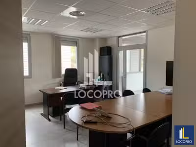 Bureaux 166m² à louer proche A8 à Fréjus
