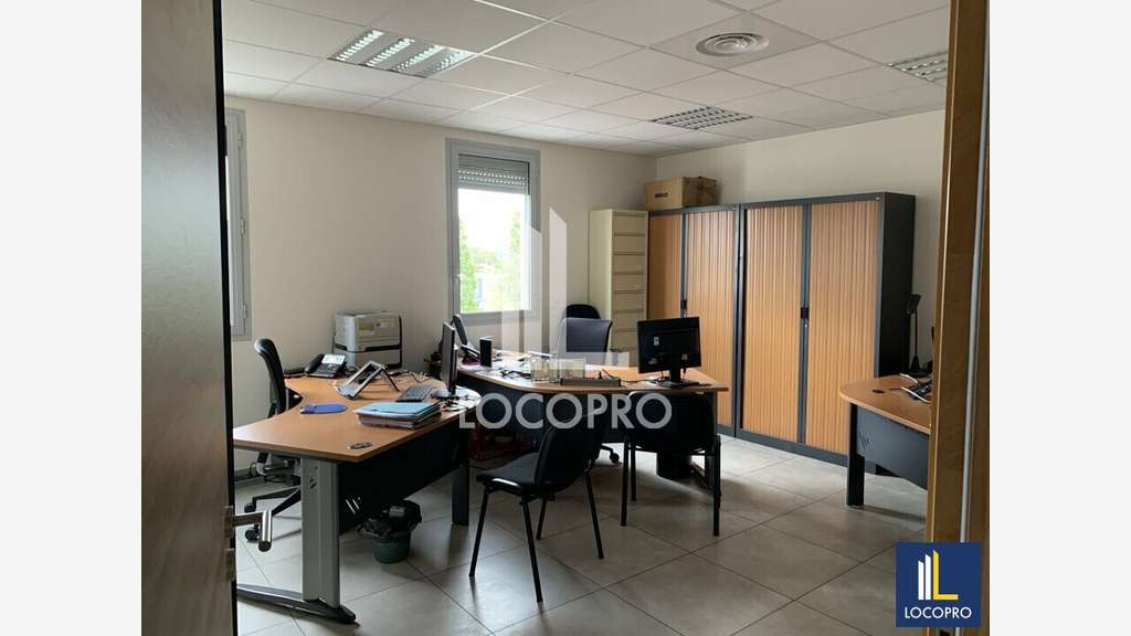 Bureaux 166m² à louer proche A8 à Fréjus