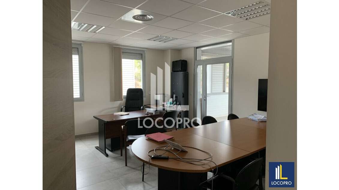 Bureaux 166m² à louer proche A8 à Fréjus