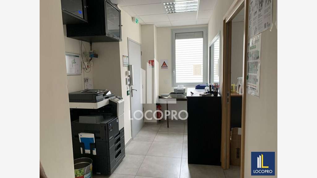 Bureaux 166m² à louer proche A8 à Fréjus