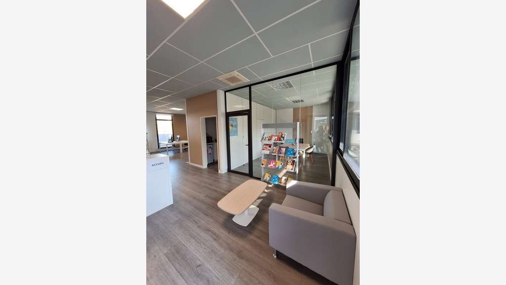 Bureau moderne 107,84m² à louer à Fréjus