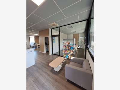 Bureau moderne 107,84m² à louer à Fréjus