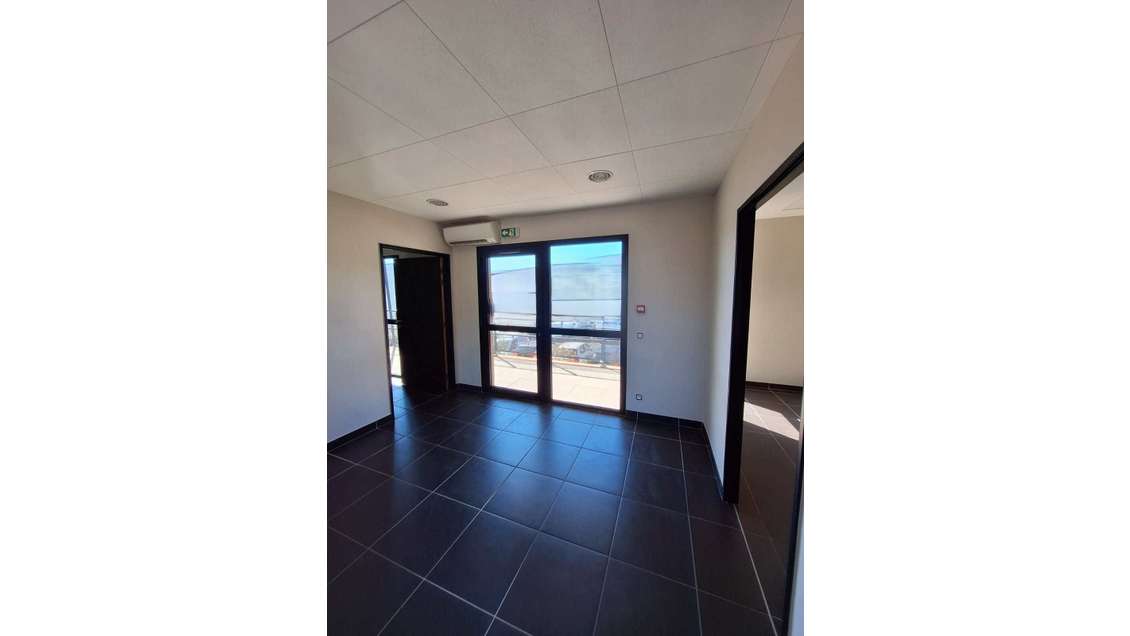 Bureaux modernes à louer à Fréjus sortie A8