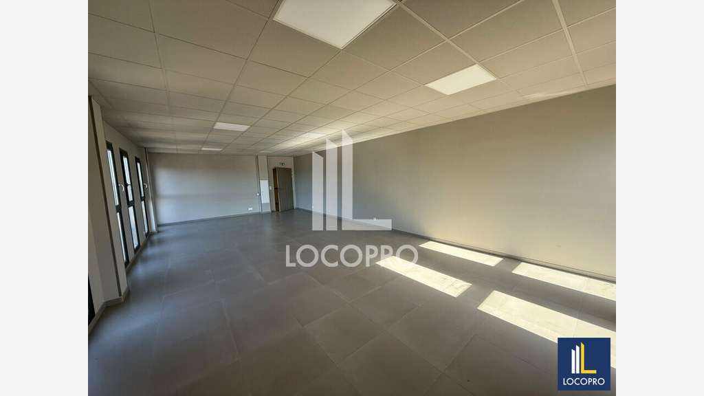 Location bureau 60m² R+1 Av des Lions à Fréjus