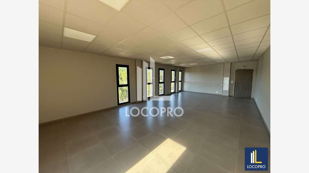Location bureau 60m² R+1 Av des Lions à Fréjus