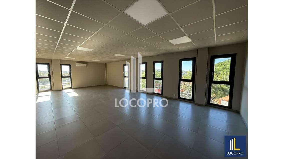 Location bureau 60m² R+1 Av des Lions à Fréjus