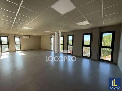 Location bureau 60m² R+1 Av des Lions à Fréjus