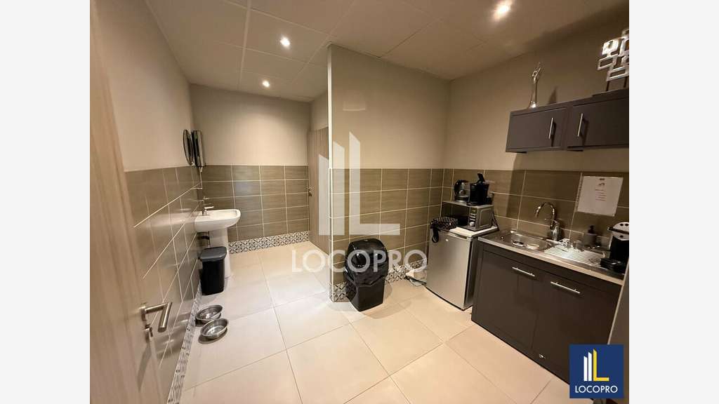 Location bureau 60m² R+1 Av des Lions à Fréjus