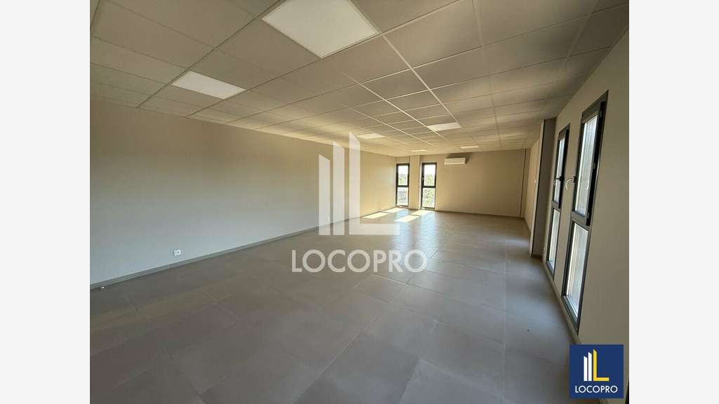 Location bureau 60m² R+1 Av des Lions à Fréjus
