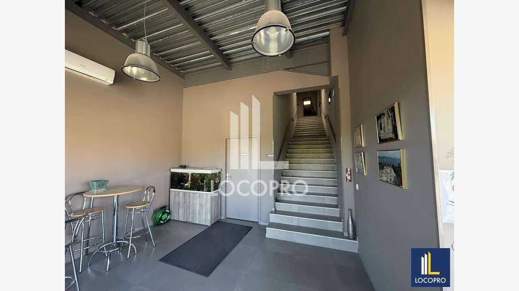 Location bureau 60m² R+1 Av des Lions à Fréjus