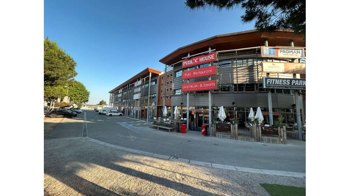 A louer Fréjus Local 80 m2 proche Décathlon