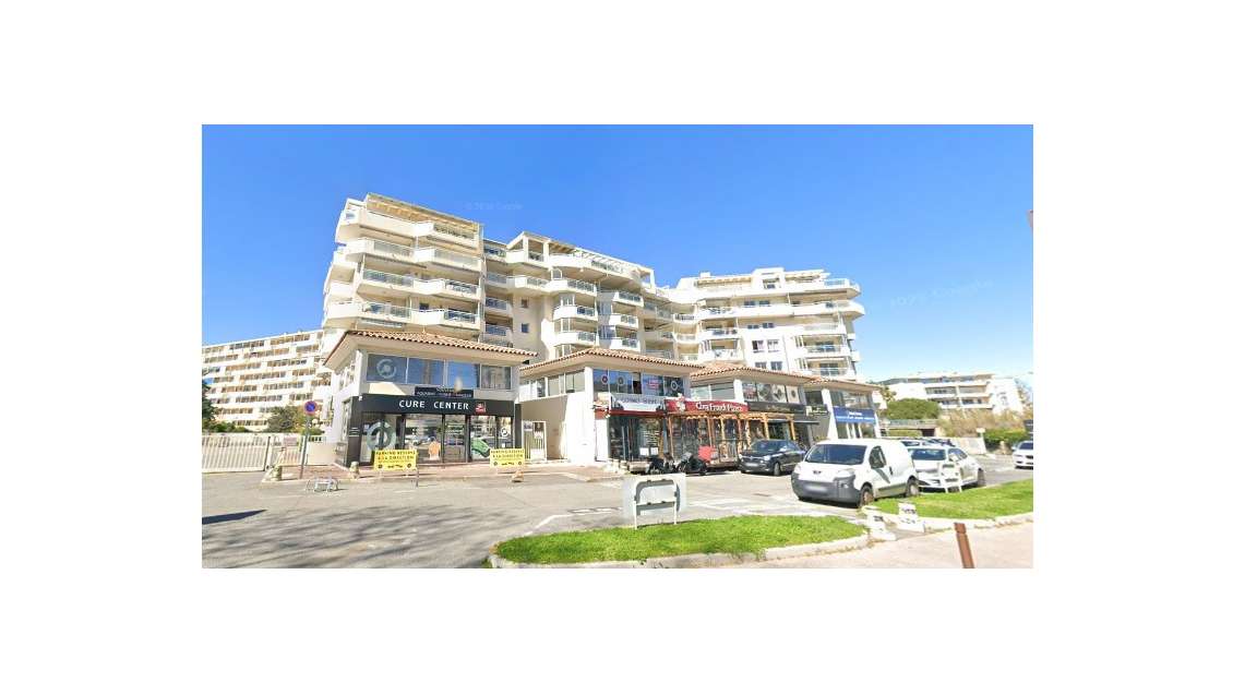 A louer Fréjus, local de 126 m2 proche plage