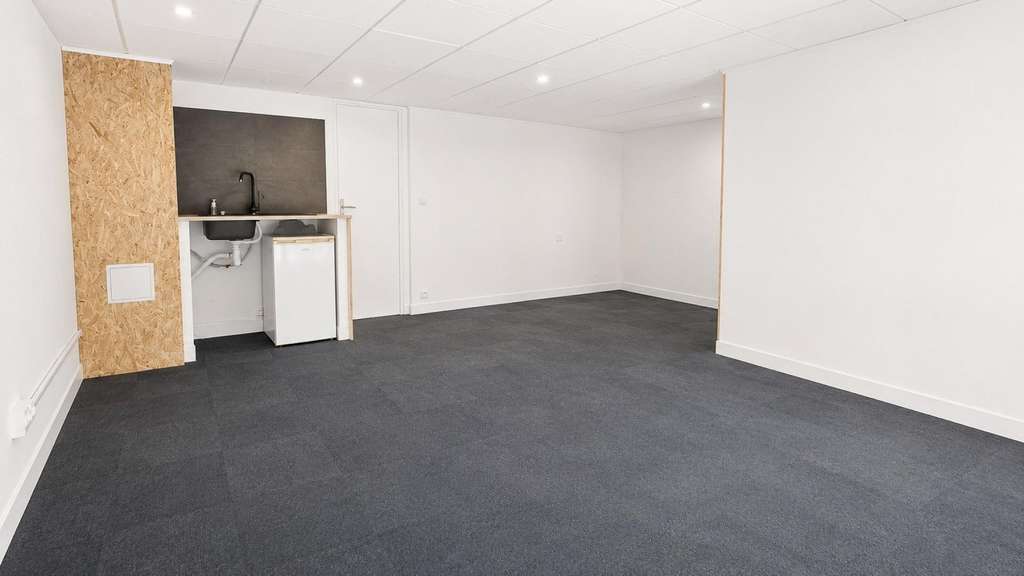 A louer local 28m² R+1 au centre bien-être Fréjus