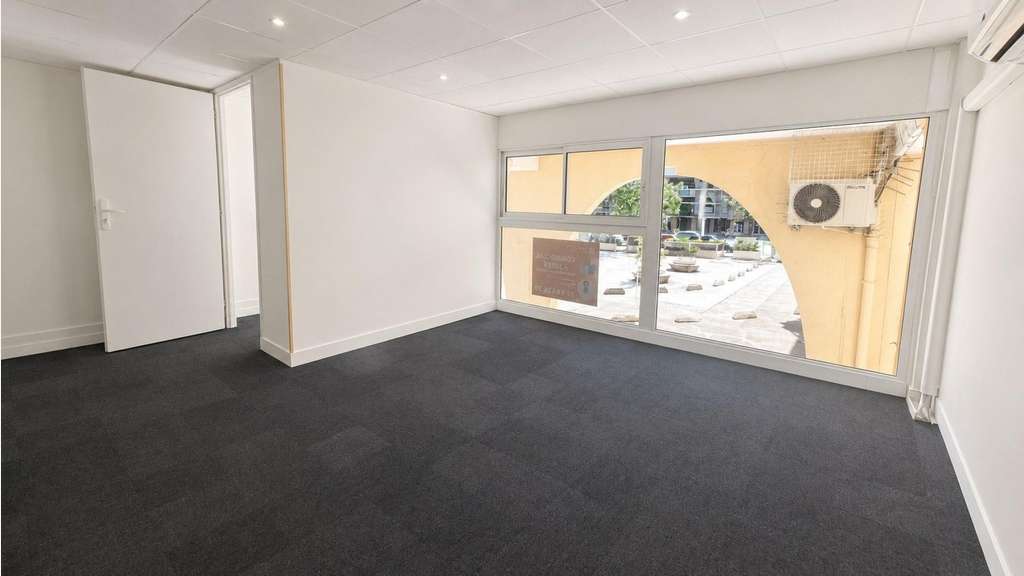 A louer local 28m² R+1 au centre bien-être Fréjus