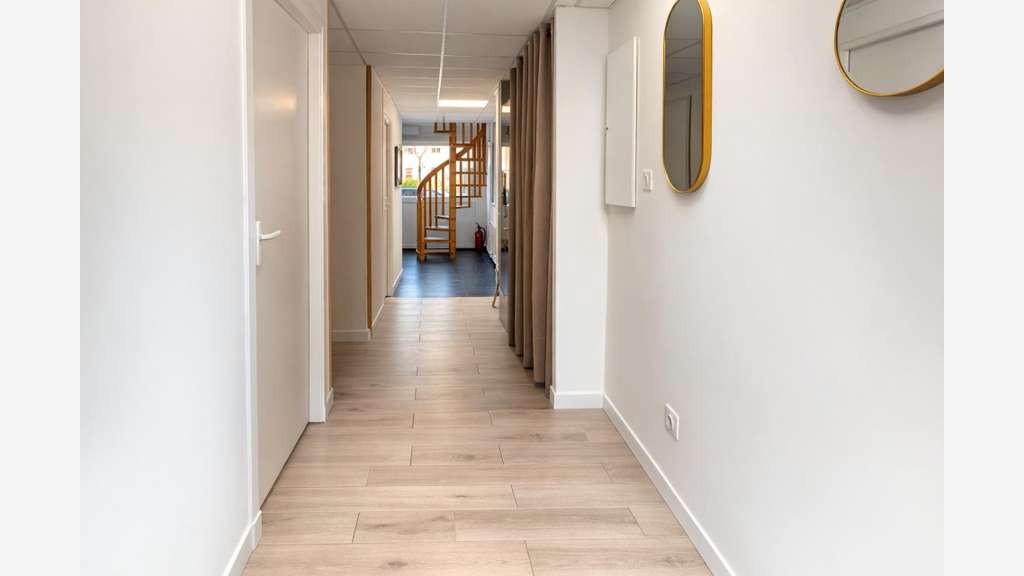 A louer local 28m² R+1 au centre bien-être Fréjus